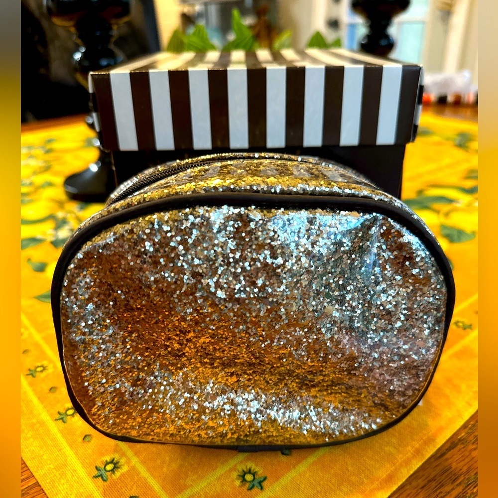 NWT HENRI BENDEL
Metallic Glitter Goddess Cosmetic Makeup
Bag Clutch